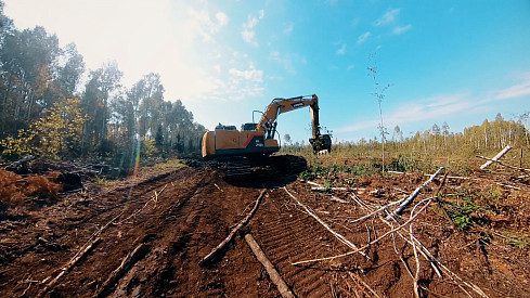 Экскаватор LOVOL с широкими траками